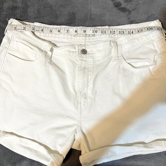 LEVI STRAUSS & CO. 515 JEANS SHORTS WHITE MID RISE SIZE 16 - Picture 2 of 11